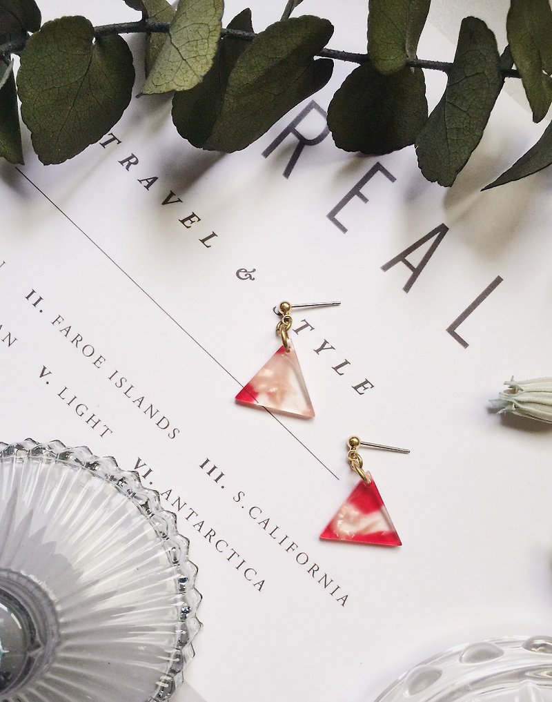 La Don - Stone small triangle - red ear/ear clip - Earrings & Clip-ons - Resin Red