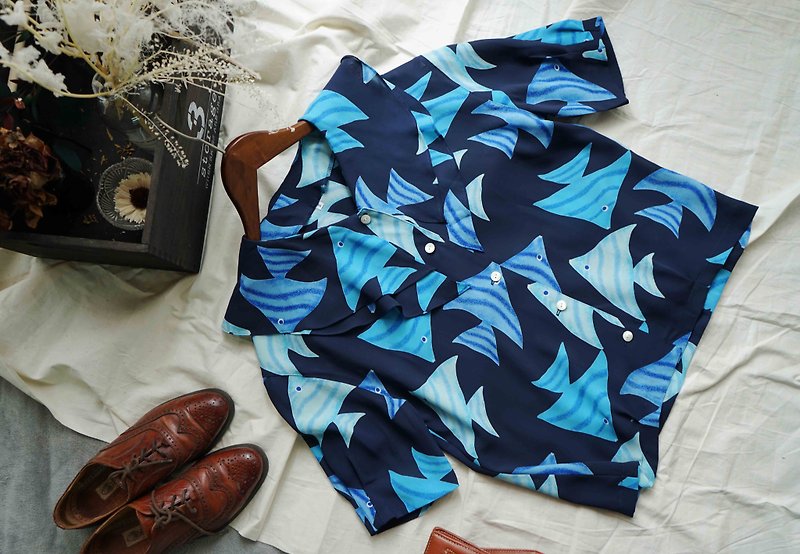 Treasure Hunting Vintage - Summer Style Tropical Fish Chiffon Wavy Neck Vintage Shirt - Women's Shirts - Polyester Blue