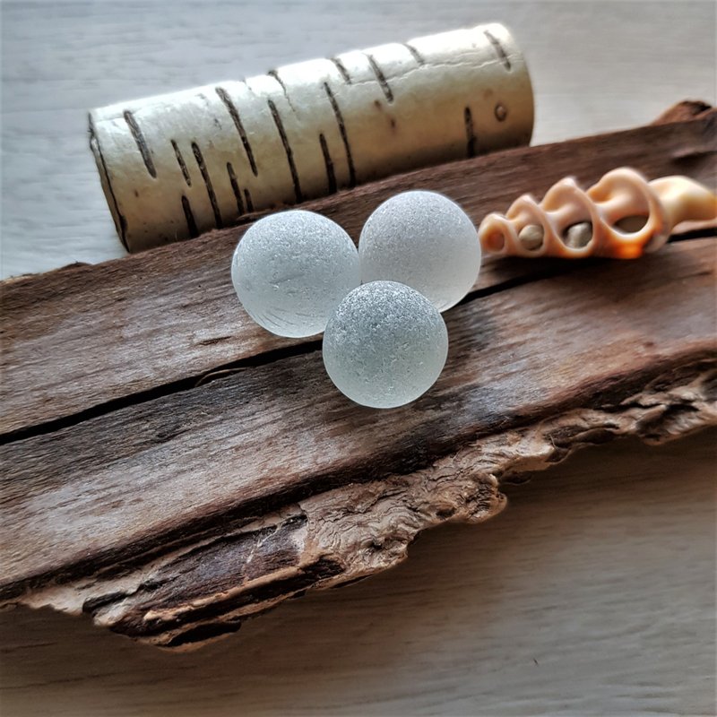 Three large white marbles  P144 - 其他 - 玻璃 白色