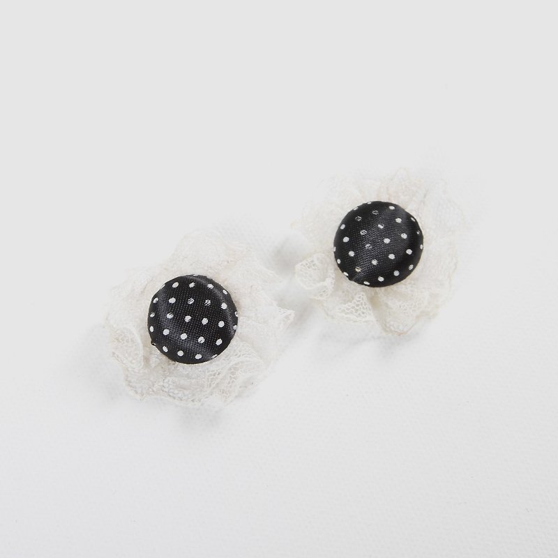 [Egg plant vintage] lace little retro clip-style antique earrings - Earrings & Clip-ons - Acrylic Black