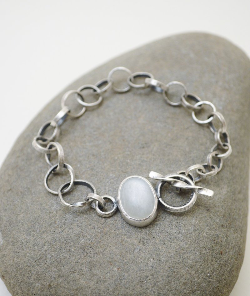 Untitled-CCCircle‧white milk moonstone‧Oxidized Silver Bracelet - Bracelets - Sterling Silver Silver