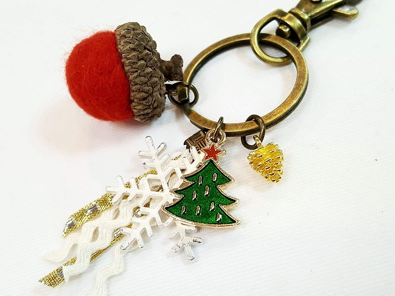Paris*Le Bonheun. Forest of happiness. Christmas tree. Wool felt acorn pine cone key ring - ที่ห้อยกุญแจ - โลหะ สีแดง