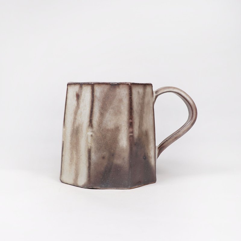 Mingya Kiln l Wood-fired iron painted gray glaze knife cut octagonal mug - แก้วมัค/แก้วกาแฟ - ดินเผา สีนำ้ตาล