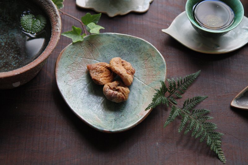 Simple Leaf Vein Dim Sum Small Plate / Storage Tray / Candle Holder - Plates & Trays - Pottery Green