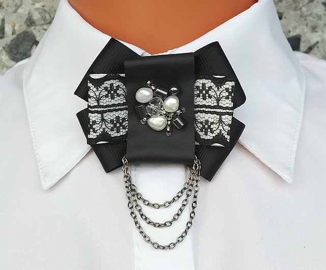 Goth bow tie brooch. Collar bow brooch. Gothic bow tie pin with chain -  Shop Alternative Crochet Boutique Brooches - Pinkoi