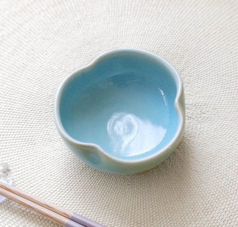 水色釉薬の三つ葉小鉢 smallサイズ - 碗 - 陶 藍色