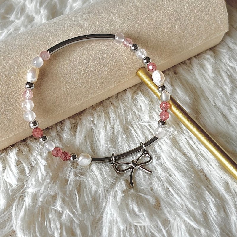 -Berry Love-Looking for the right relationship. Recruiting peach blossoms. Designed crystal bracelet - สร้อยข้อมือ - คริสตัล สึชมพู