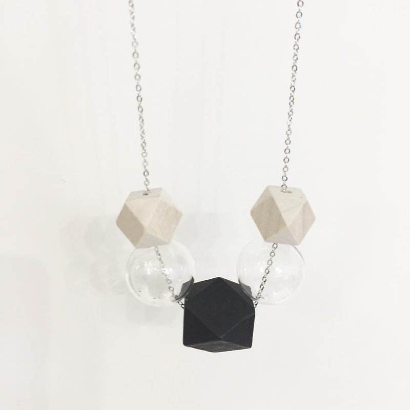 LaPerle 黑白 幾何 玻璃珠 泡泡 圓珠 透明 項鏈 頸鏈 項鍊 頸鍊 生日禮物 Necklace - 頸鏈 - 玻璃 黑色