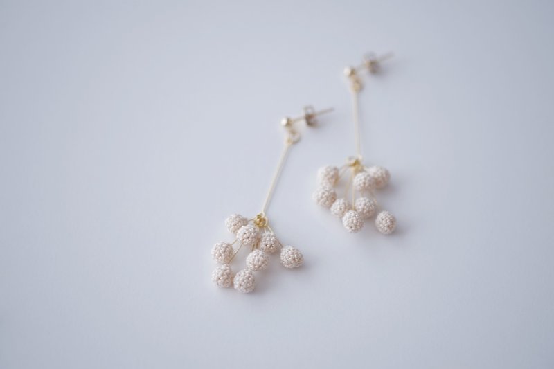 pepper berry (white) - Earrings & Clip-ons - Thread White