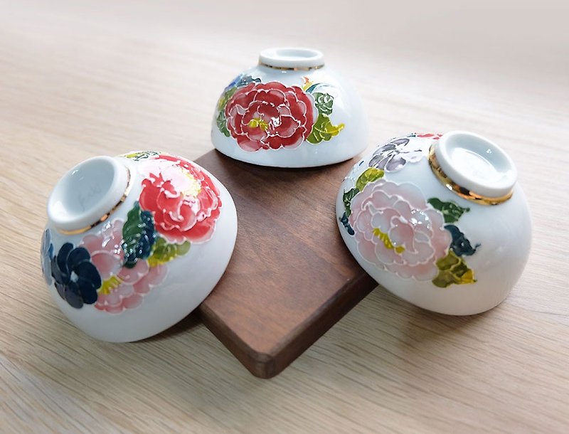 Hand fired. Three sets of hand-painted teacups with embossed peony. - ถ้วย - เครื่องลายคราม 