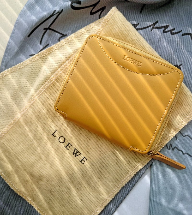 Second-hand beauty product Loewe Silver wallet coin purse wallet short clip card holder card holder card holder card holder - กระเป๋าสตางค์ - หนังแท้ สีเหลือง