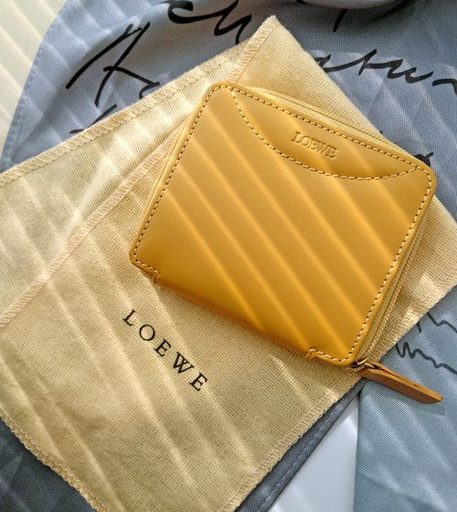 And then ,I met you... ... 中古美品 Loewe 銀包錢包零錢包皮夾短夾 卡套卡片夾卡片套卡夾