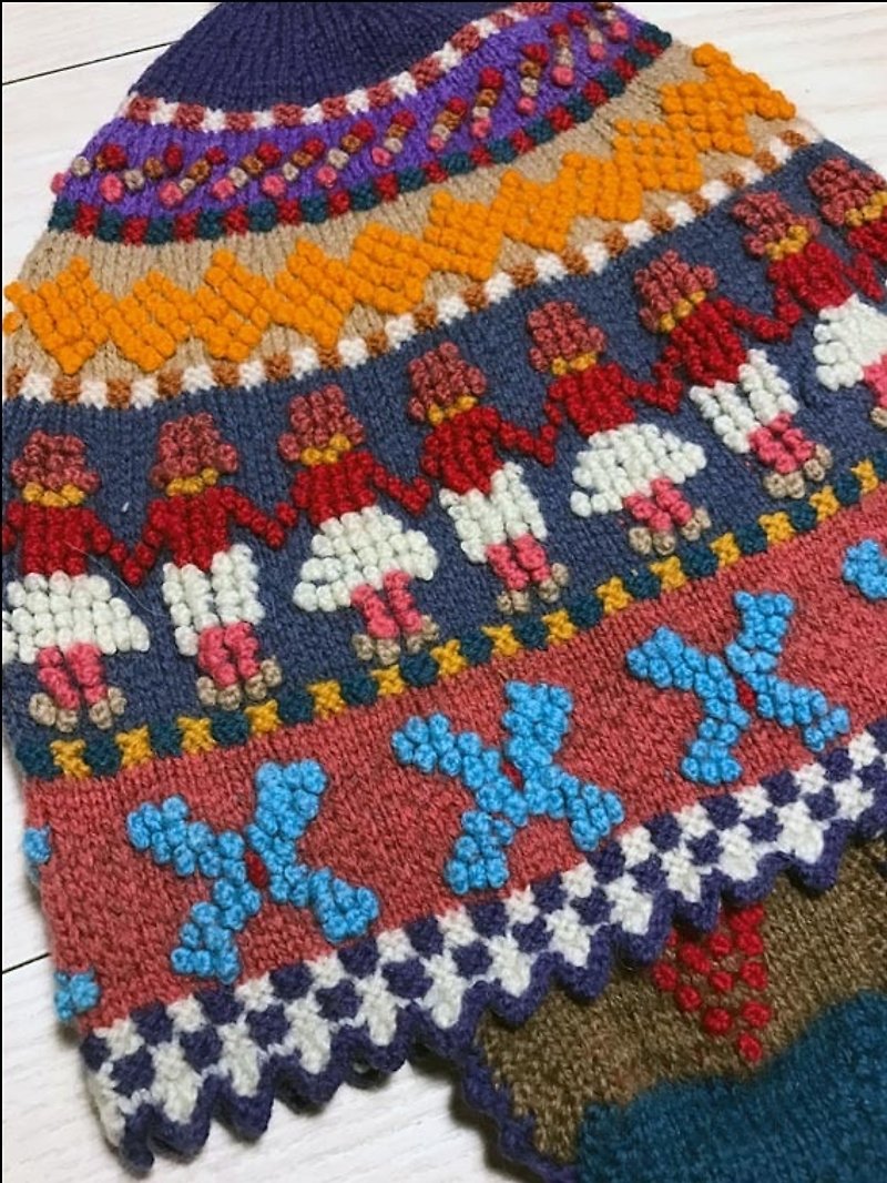 Holding hands together colorful three-dimensional knitted woolen hats - หมวก - ขนแกะ หลากหลายสี