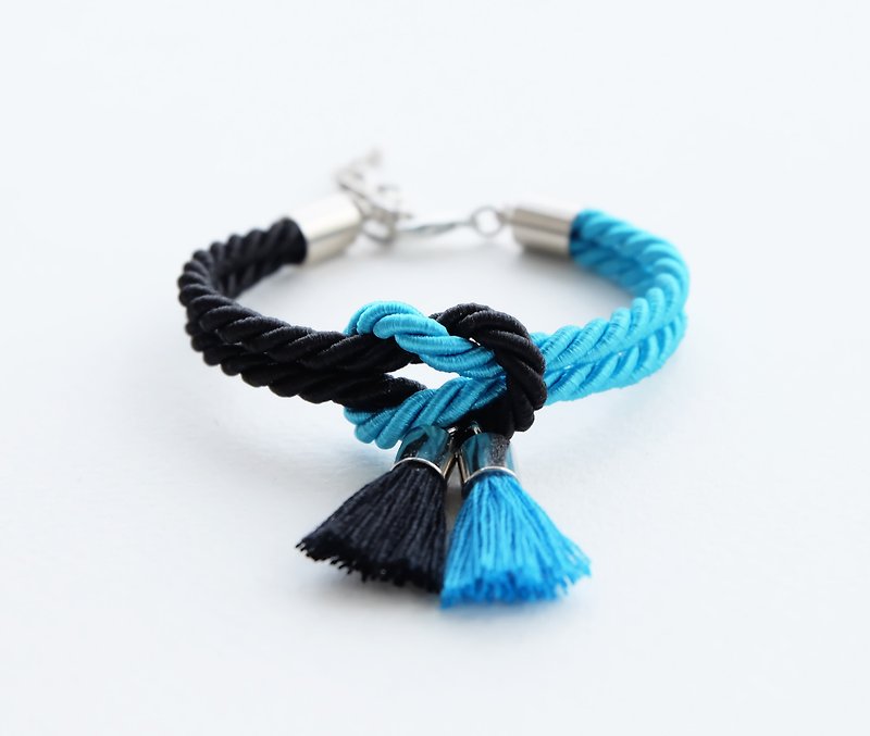 Candy blue & Black knot bracelet with tassels - สร้อยข้อมือ - เส้นใยสังเคราะห์ สีน้ำเงิน