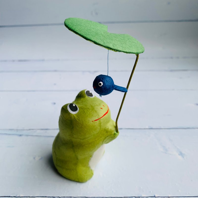 Rainy days also make people happy-fu frog and goldfish-Japanese paper mascot - Items for Display - Paper 