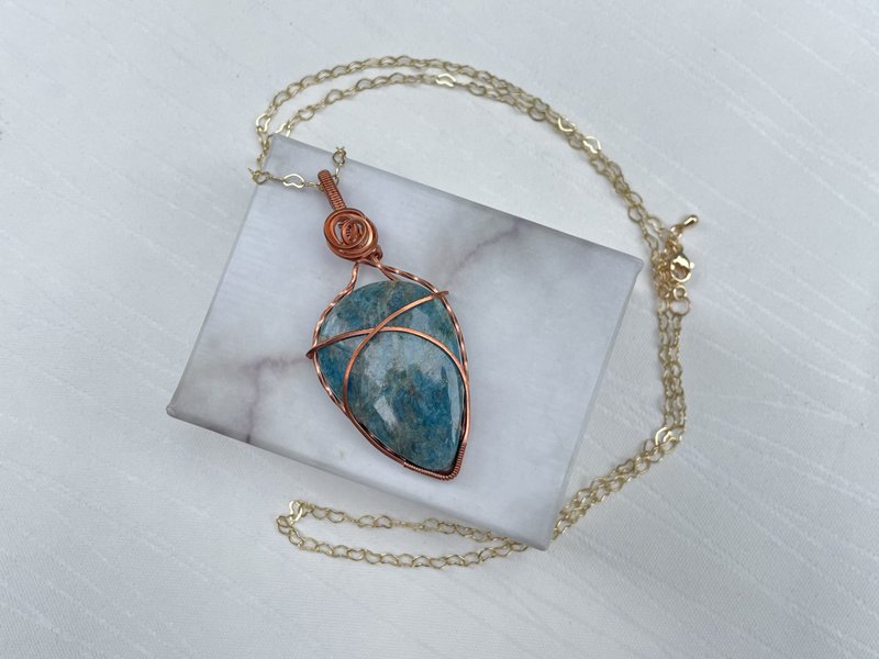*230328 wire wrapping 藍磷灰石 銅線 繞線 吊墮 - 項鍊 - 銅/黃銅 金色