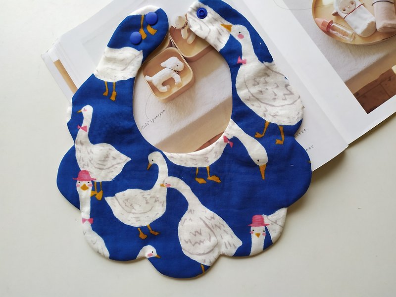 Japanese cotton gauze goose cotton gauze cloud-shaped bib baby bib saliva towel baby bib full moon - Baby Gift Sets - Cotton & Hemp Multicolor