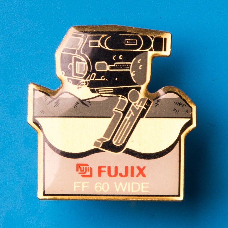 桑惠商號 FUJIFILM富士底片 FF 60 WIDE 8mm video古董徽章 胸針 - 胸針 - 其他材質 多色