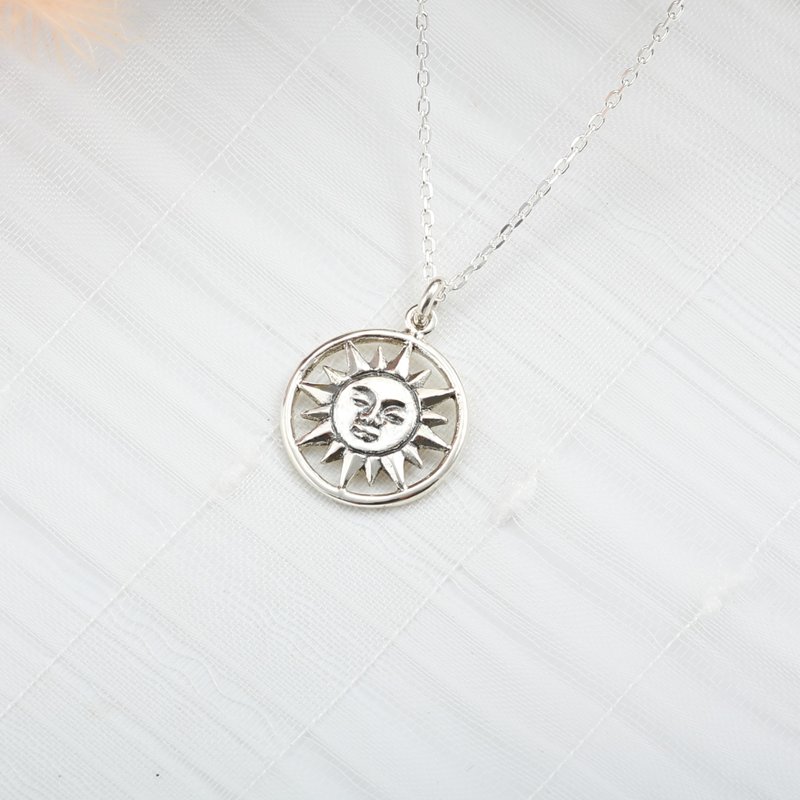 Smiling Sun s925 sterling silver necklace Valentine's Day gift - Necklaces - Sterling Silver Silver