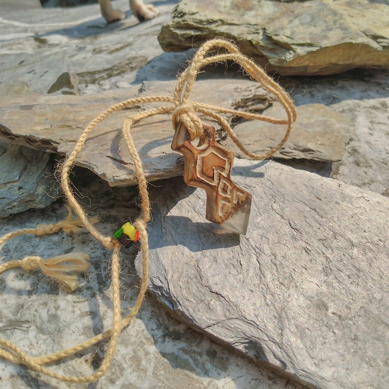 Handmade Secretwood Necklace with custard apple wood - สร้อยคอ - ไม้ สีทอง