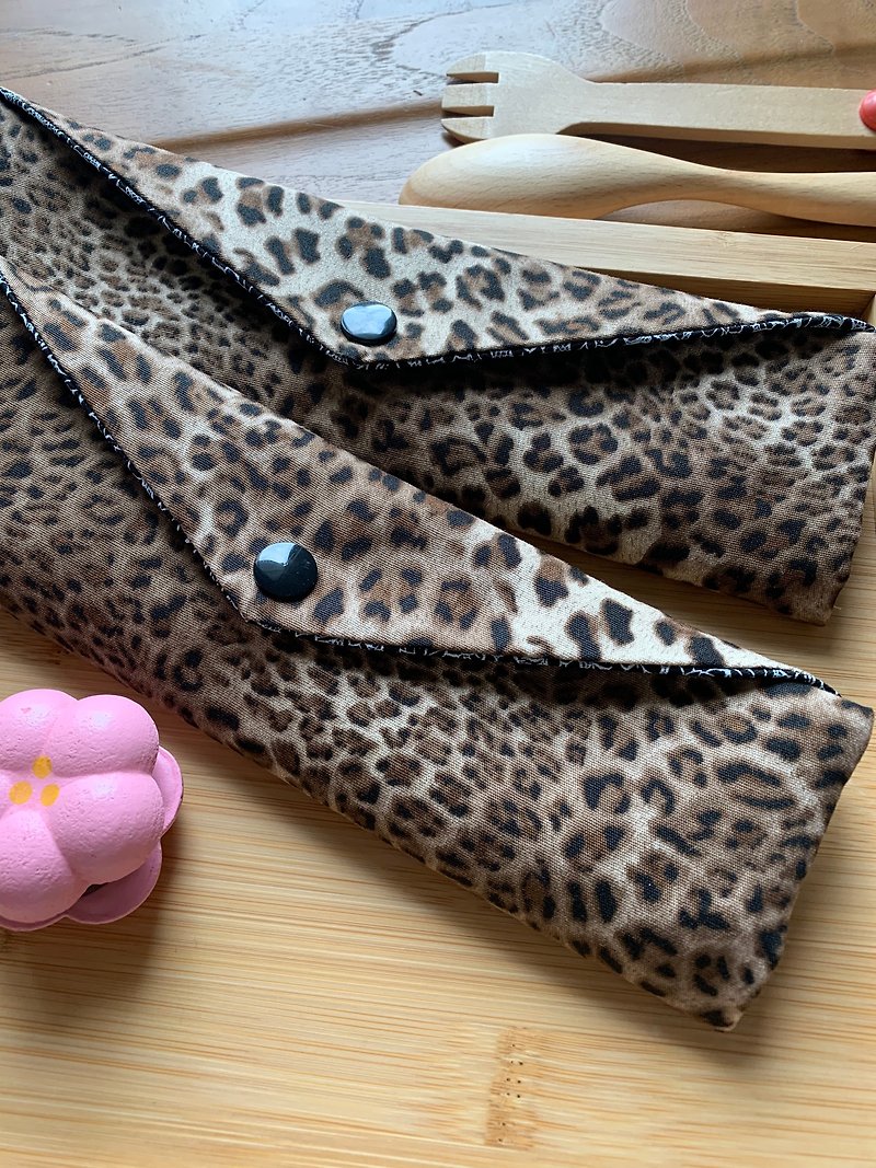 Wen Qingfeng environmentally friendly chopsticks bag handsome leopard print cool yellow leopard hand-made tableware bag. Exchange gifts. - Storage - Cotton & Hemp Yellow