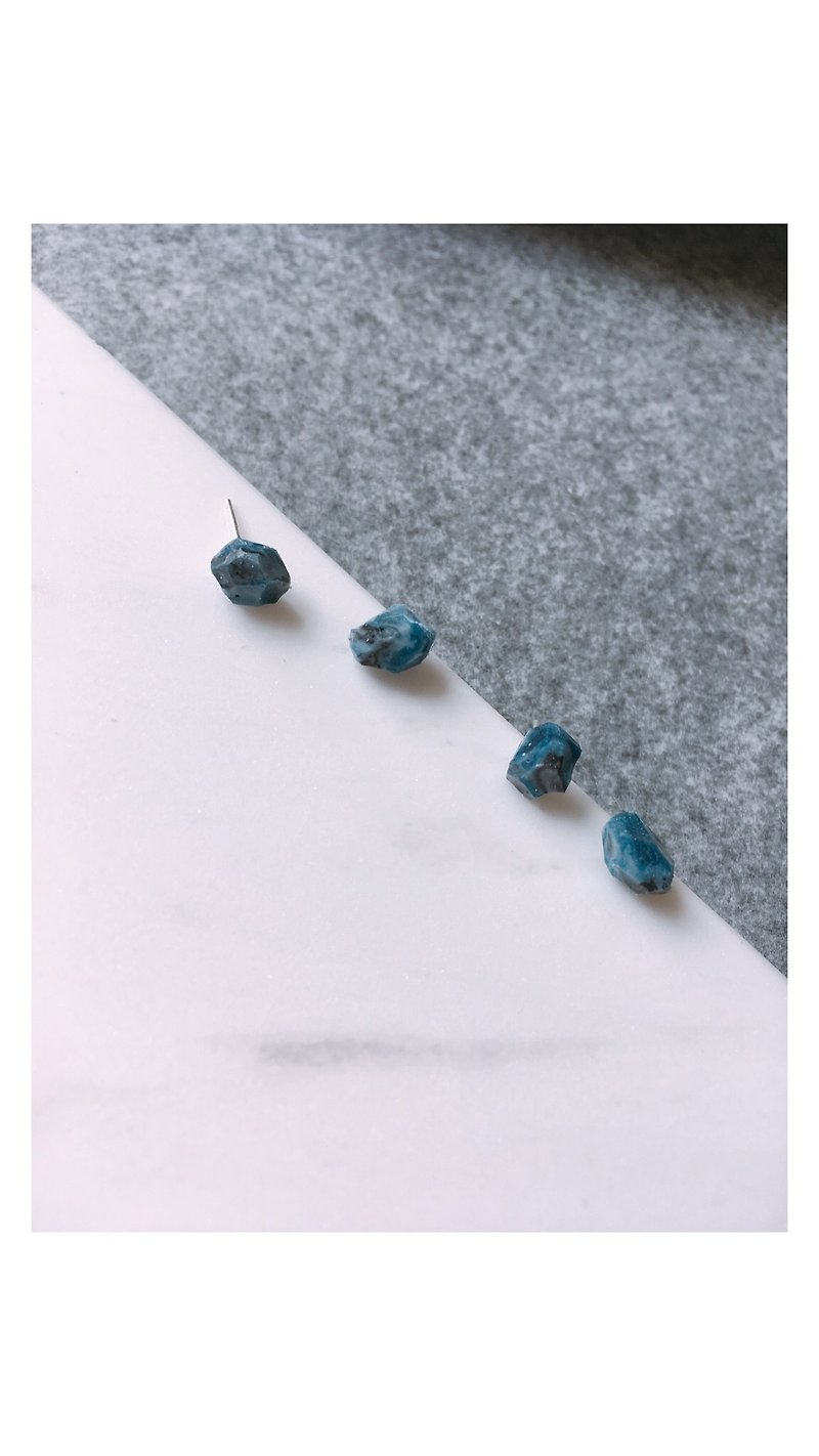 Indigo幸運小石頭耳釘 - 耳環/耳夾 - 其他材質 藍色