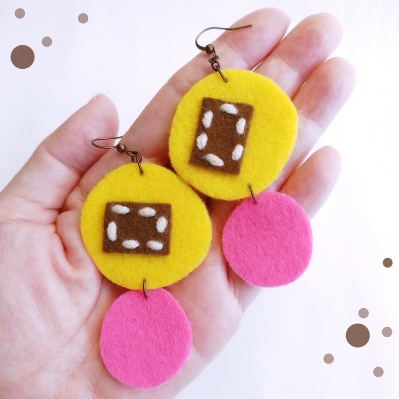 Cute free-form dangle earrings design with hand-stitching on hard felt, beads - 耳環/耳夾/耳骨夾 - 其他材質 