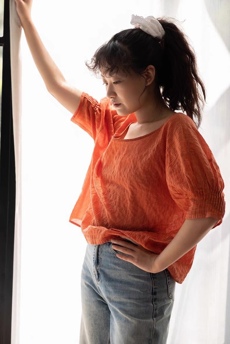 Local gal 日本進口面料復古紅色格子落肩壓褶袖寬松圓領短袖上衣 - 女上衣/長袖上衣 - 棉．麻 紅色