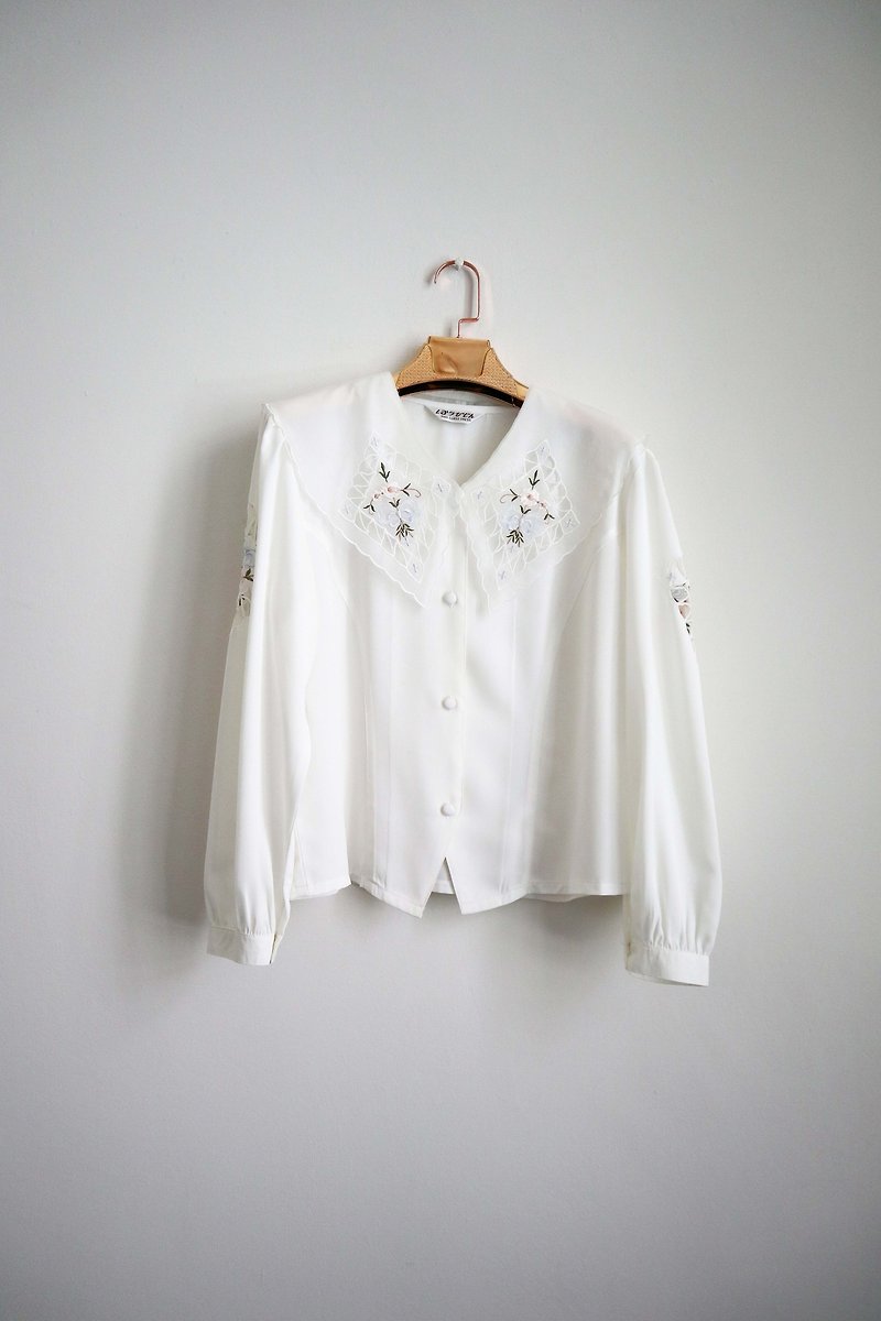 Pumpkin Vintage. Ancient white collar embroidery shirt - เสื้อเชิ้ตผู้หญิง - วัสดุอื่นๆ ขาว