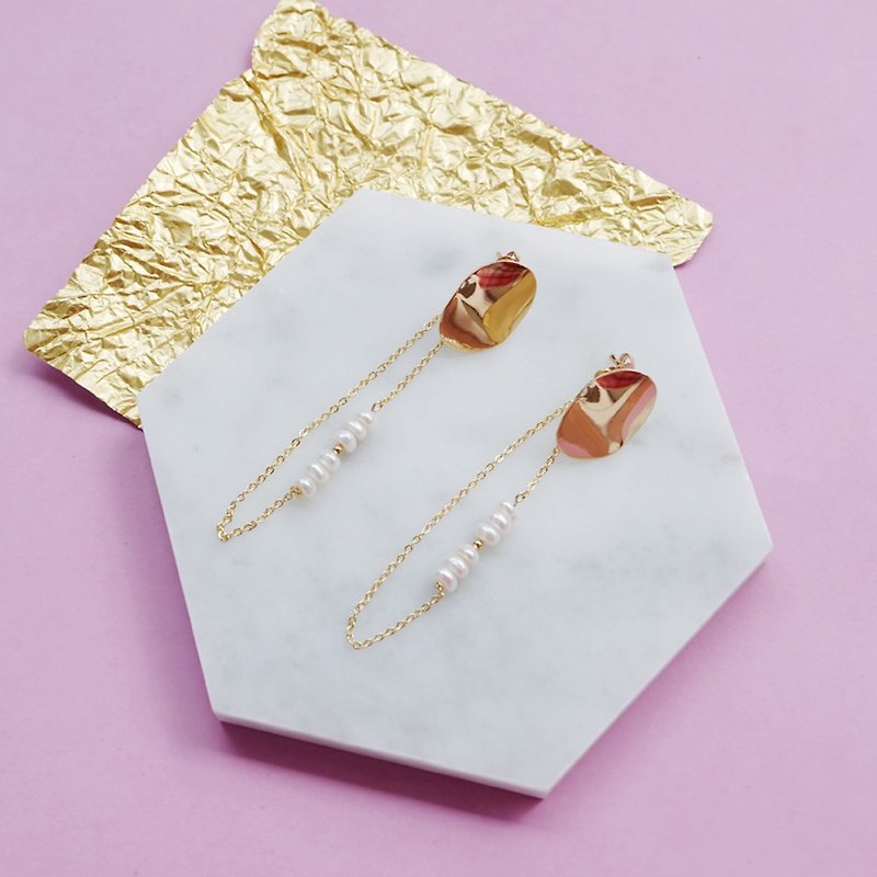 Waiting for more than Europe and the United States wind pearl 18k gold plated thick gold earrings - ต่างหู - โลหะ สีทอง