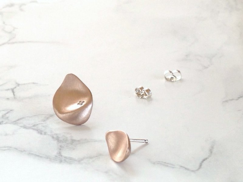 flower shower earrings (rose / diamond) - Earrings & Clip-ons - Other Metals Pink