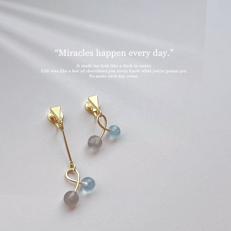Cool Moon's Embrace | Cool Moon's Embrace - Earrings & Clip-ons - Other Materials Gold