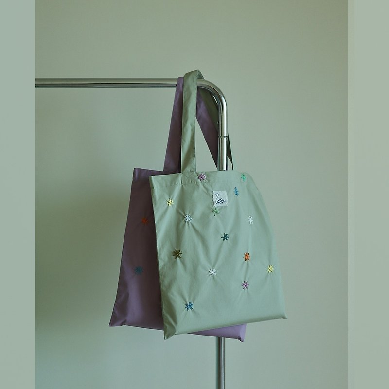 Hand embroidered tote bag TOTE leisure bag hand-carried shoulder bag multi-color - กระเป๋าถือ - ผ้าฝ้าย/ผ้าลินิน หลากหลายสี