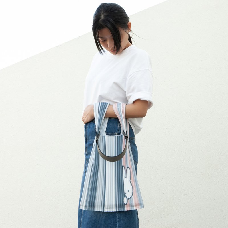 【Pinkoi x miffy】Errorism * Large Pleated (S)hopping Bag with detachable handle - กระเป๋าแมสเซนเจอร์ - เส้นใยสังเคราะห์ 