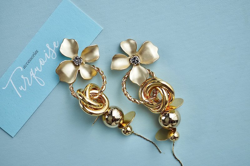 Other Metals Earrings & Clip-ons Gold - flower×gold earrings