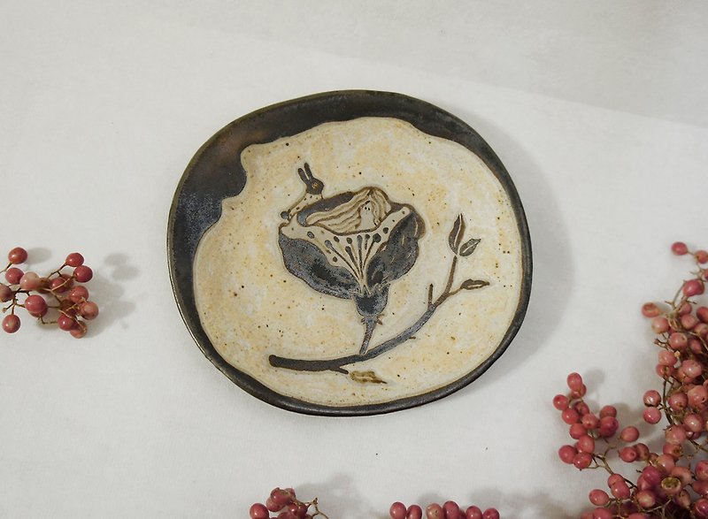 Feeling pottery: a good companion in life-small dishes d. A fairy tale - จานเล็ก - ดินเผา สีทอง