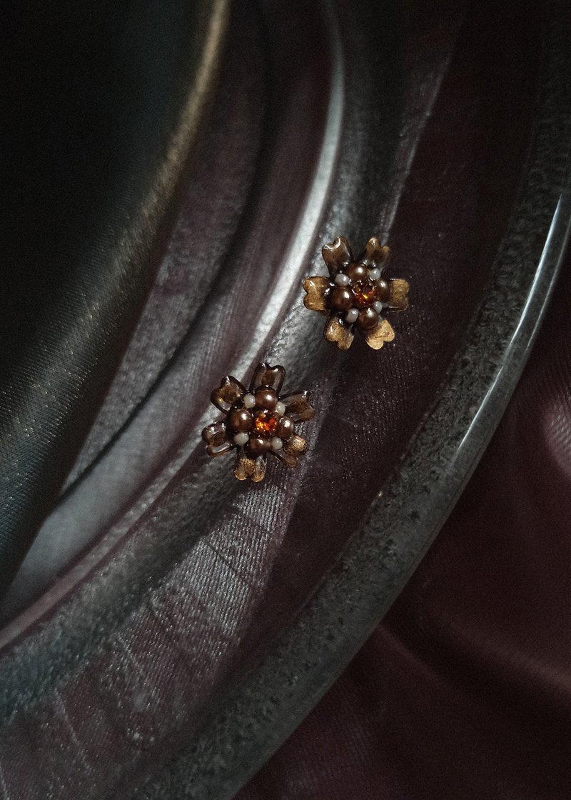 Amber zirconium six-shaped Bronze flower earrings - ต่างหู - ทองแดงทองเหลือง สีทอง