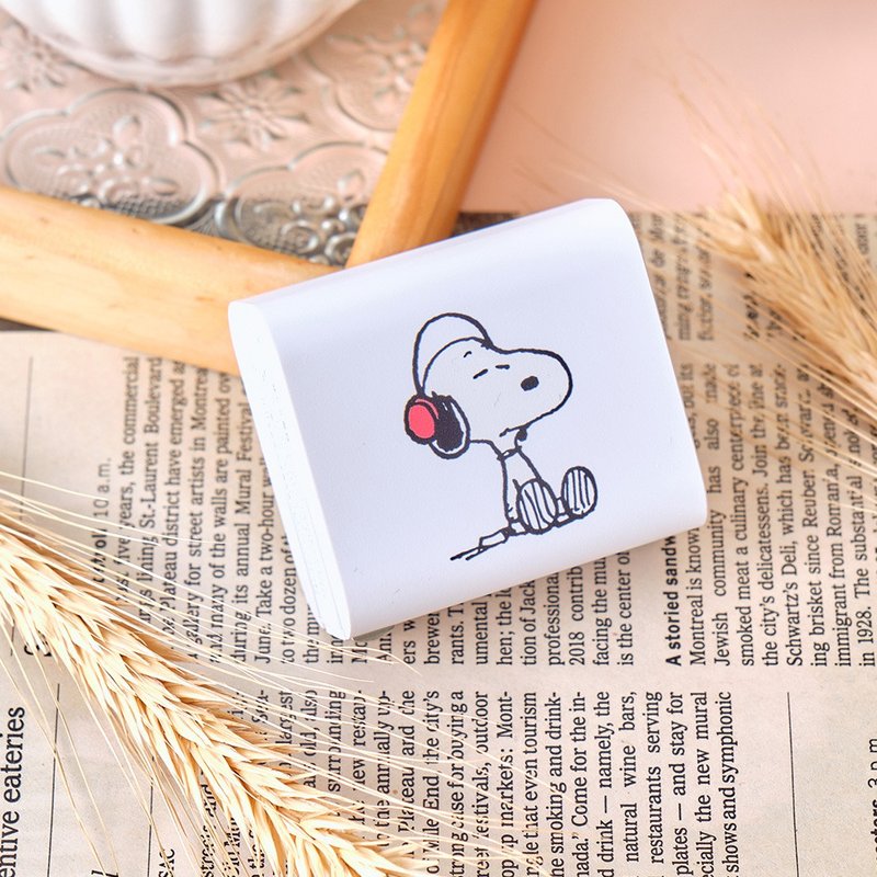 SNOOPY史努比 聽音樂USB3.0+PD20W雙孔充電器 - 科技小物 - 塑膠 多色