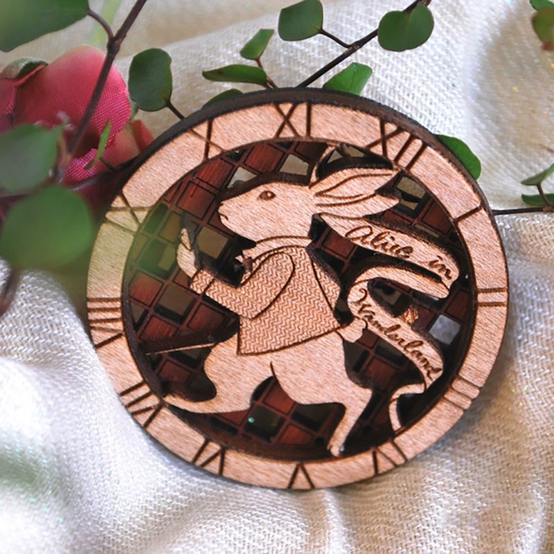 White Rabbit Brooch of Alice - เข็มกลัด - ไม้ 