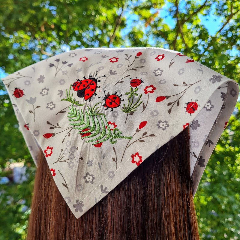 Ladybug embroidered bandana, triangle headscarf with ties, hair kerchief cotton - ผ้าพันคอ - ผ้าฝ้าย/ผ้าลินิน สีเทา