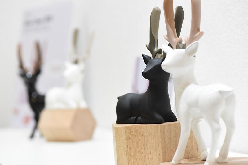 Dear Deer Couple - Laying & Standing - Items for Display - Plastic 