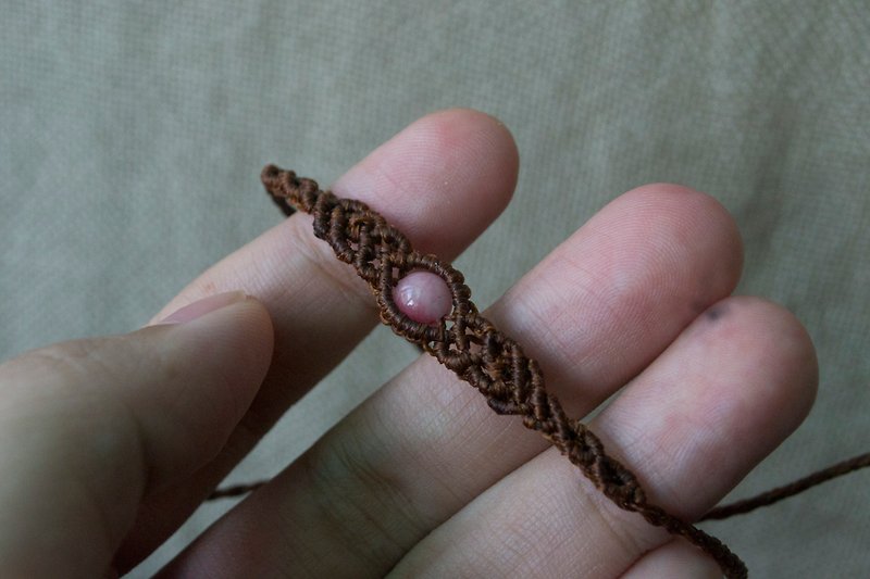 Pink Stone Macramé Bracelet - สร้อยข้อมือ - เส้นใยสังเคราะห์ สึชมพู
