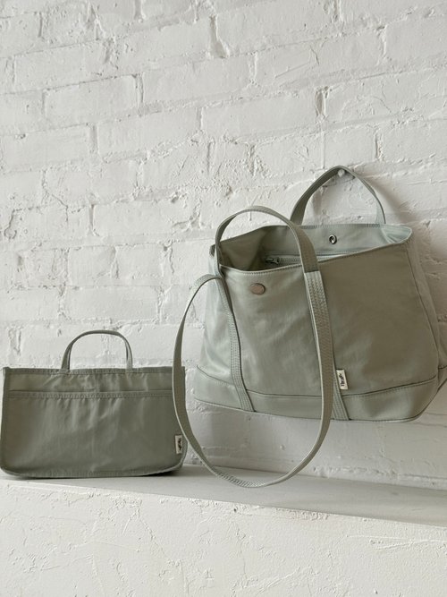 ★THE ALLY★送料込★韓国★人気★正規品★MOLLY BAG+inner bag The Ally from Korea | MOLLY BAG with makeup pouch | Navy