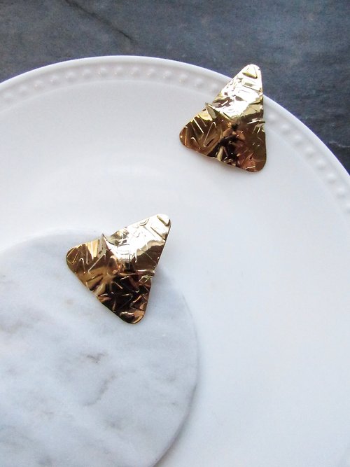 BOITE LAQUE Vintage Textured Triangle Gold Statement Earrings