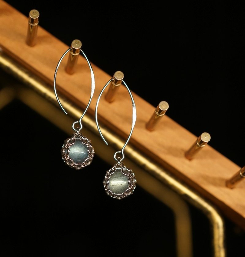 A Pair of Labradorite Earrings 925 Silver Rhodium plated energy accessories - ต่างหู - เครื่องประดับพลอย สีเทา