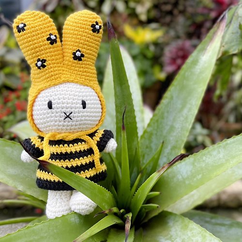 橘荷屋 x Miffy 荷蘭 Just Dutch | Miffy 米飛兔和她的蜜蜂條紋洋裝及花朵帽子