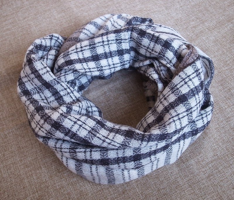 喀什米爾羊毛圍巾/披肩Hand made in Nepal 粗細格紋_灰 - 圍巾/披肩 - 羊毛 灰色
