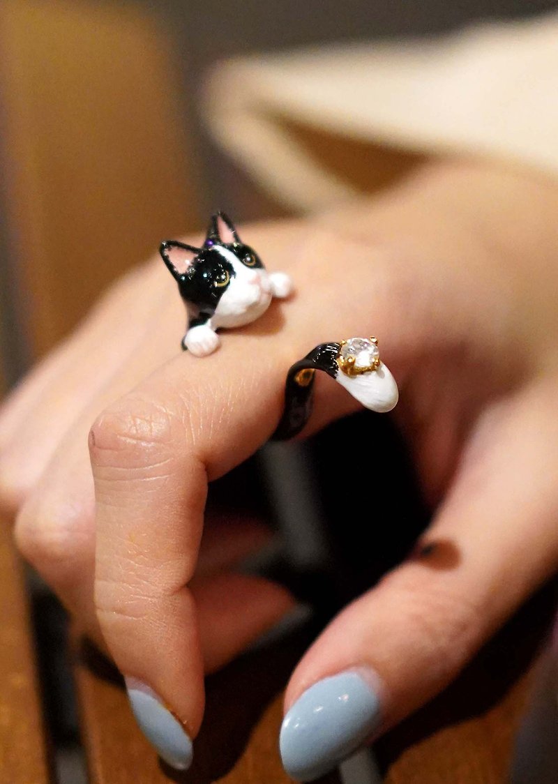Hand-painted three-dimensional black and white cat ring plated with 9K real gold, no fading, no oxidation, light jewelry, adjustable size - แหวนทั่วไป - โลหะ สีดำ