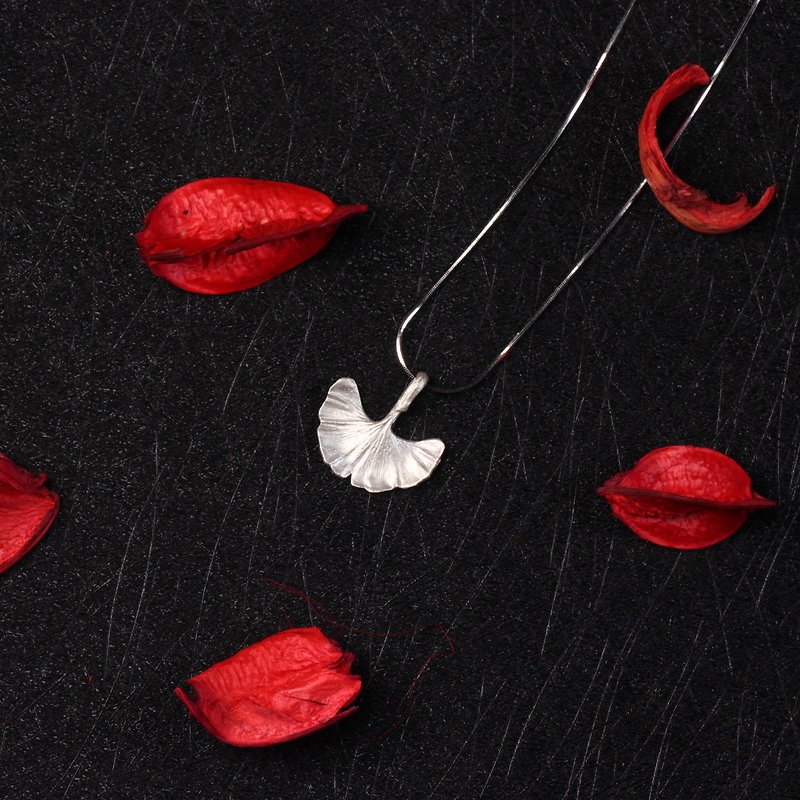 【Off-season sale】Wulet Super Realistic Ginkgo Necklace 925 Silver - Necklaces - Sterling Silver Transparent