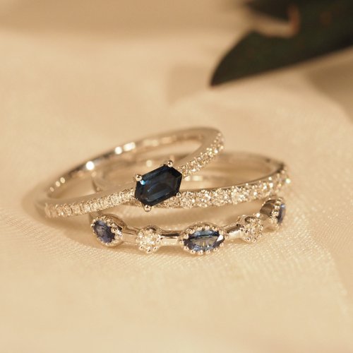 IRIZA Jewellery 18K金藍寶石六角形鑽石戒指 18K Gold Blue Sapphire Hexagonal D
